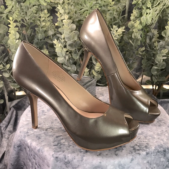 Nine West QTPie Metallic Dk. Taupe 4” Peep Toe Dress Heels Women’s 7M✨Like New✨ - Picture 1 of 14